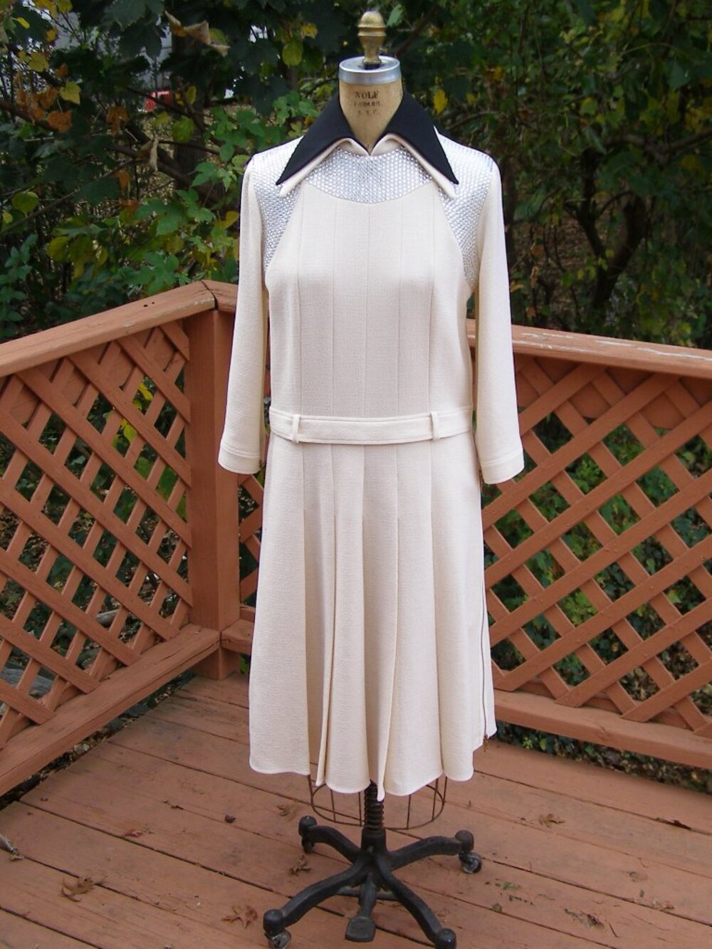 RARE NWT size 40 GUCCI dress Pleated Collared Fully Lined Long sleeve Gemstone